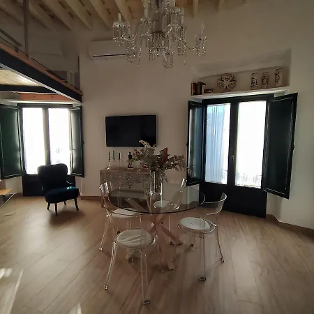 Casa Mora Triana アパート *